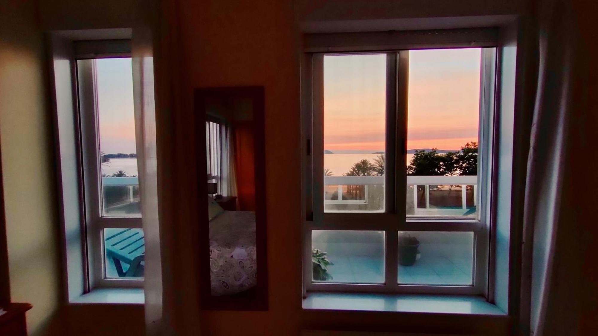 Samil Apartment, Primera Linea De Playa Con Wifi Y Garaje Vigo Exteriör bild